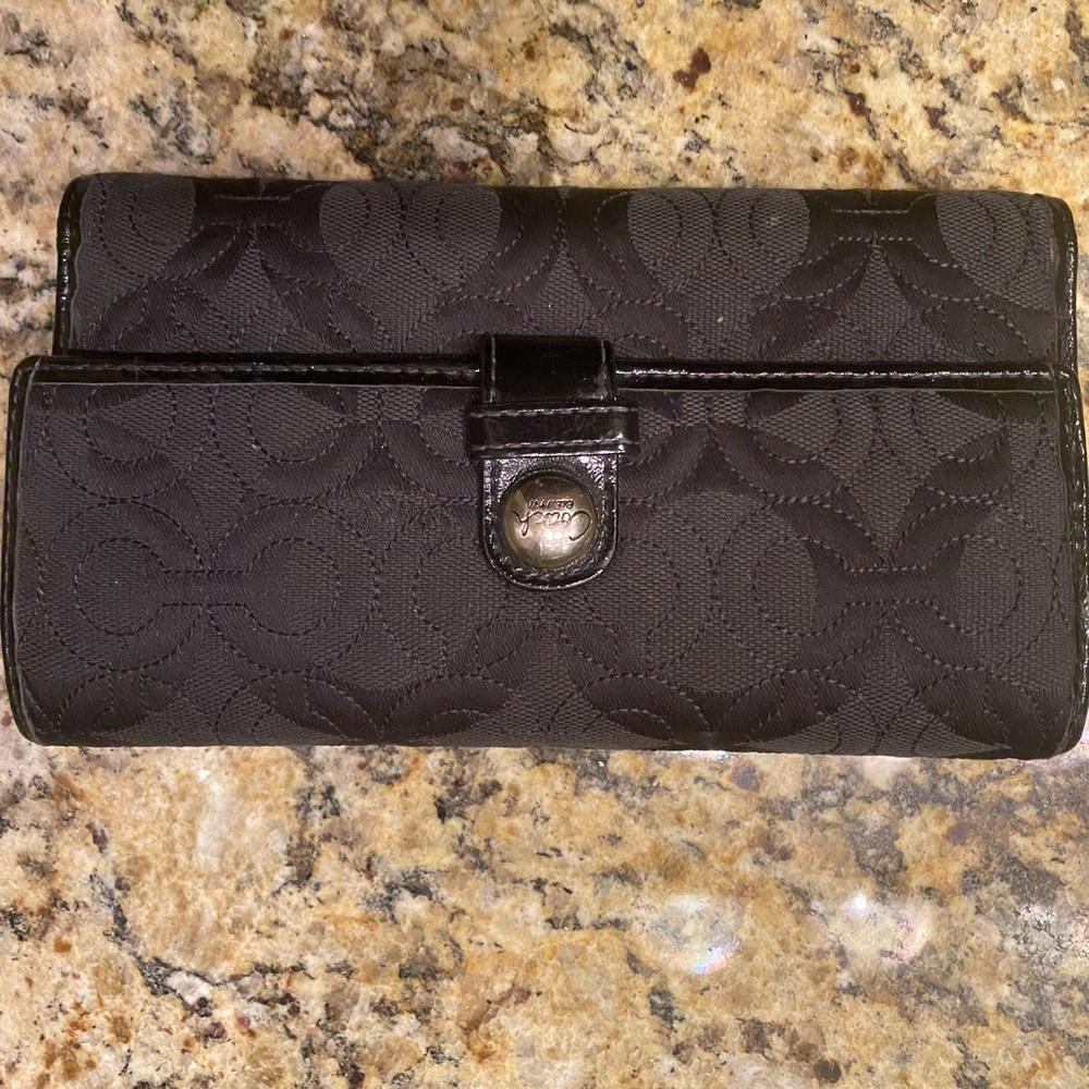 AUTHENTIC coach wallet